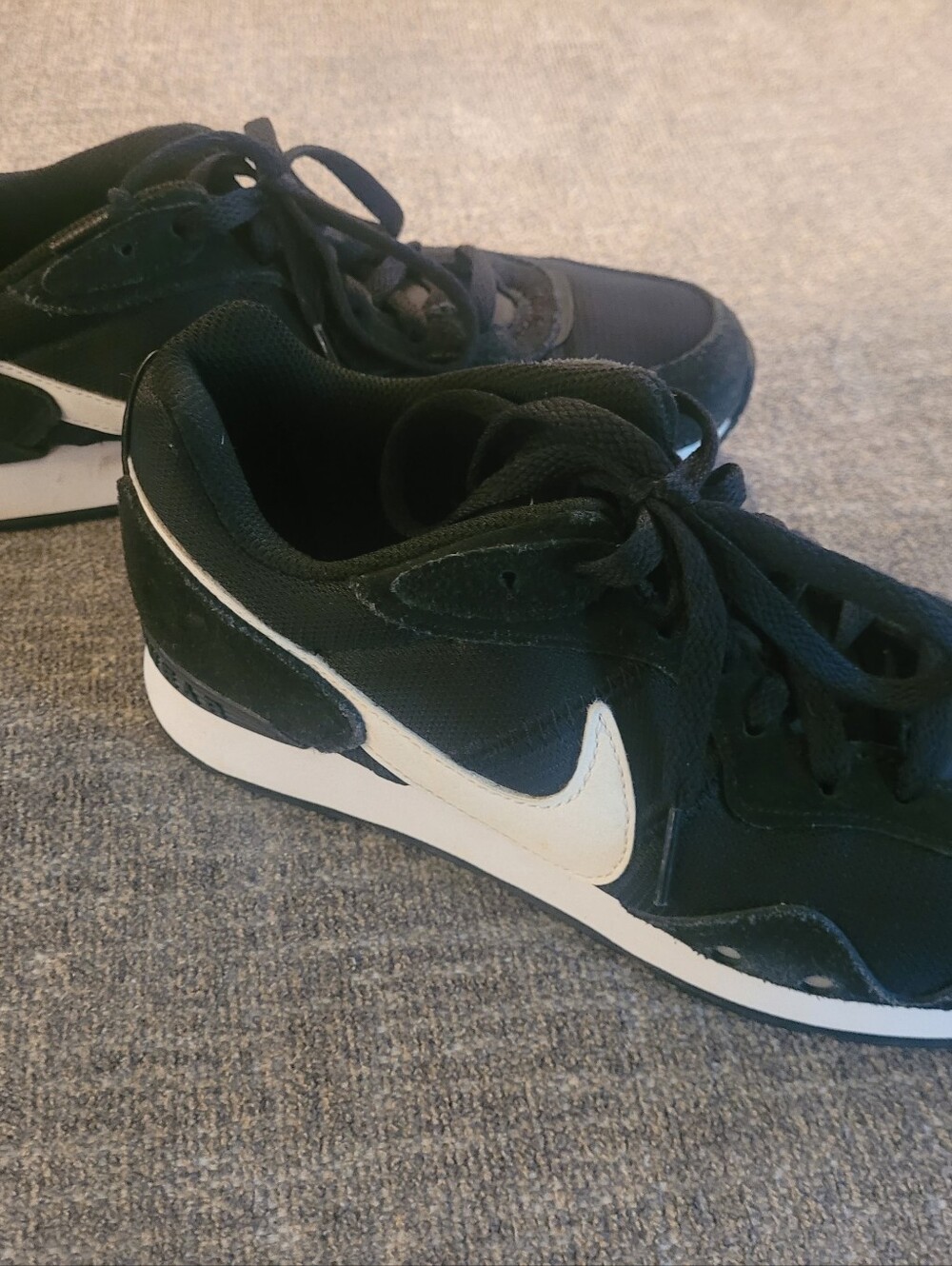 Nike Venture Black and White Low-Top Running Sneakers - Picture 3 of 8